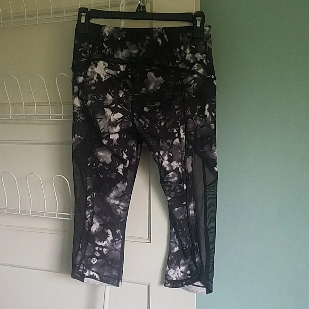 Lululemon Athletica Cropped Leggings Tights Mesh Sides Active Yoga Work Out Run
